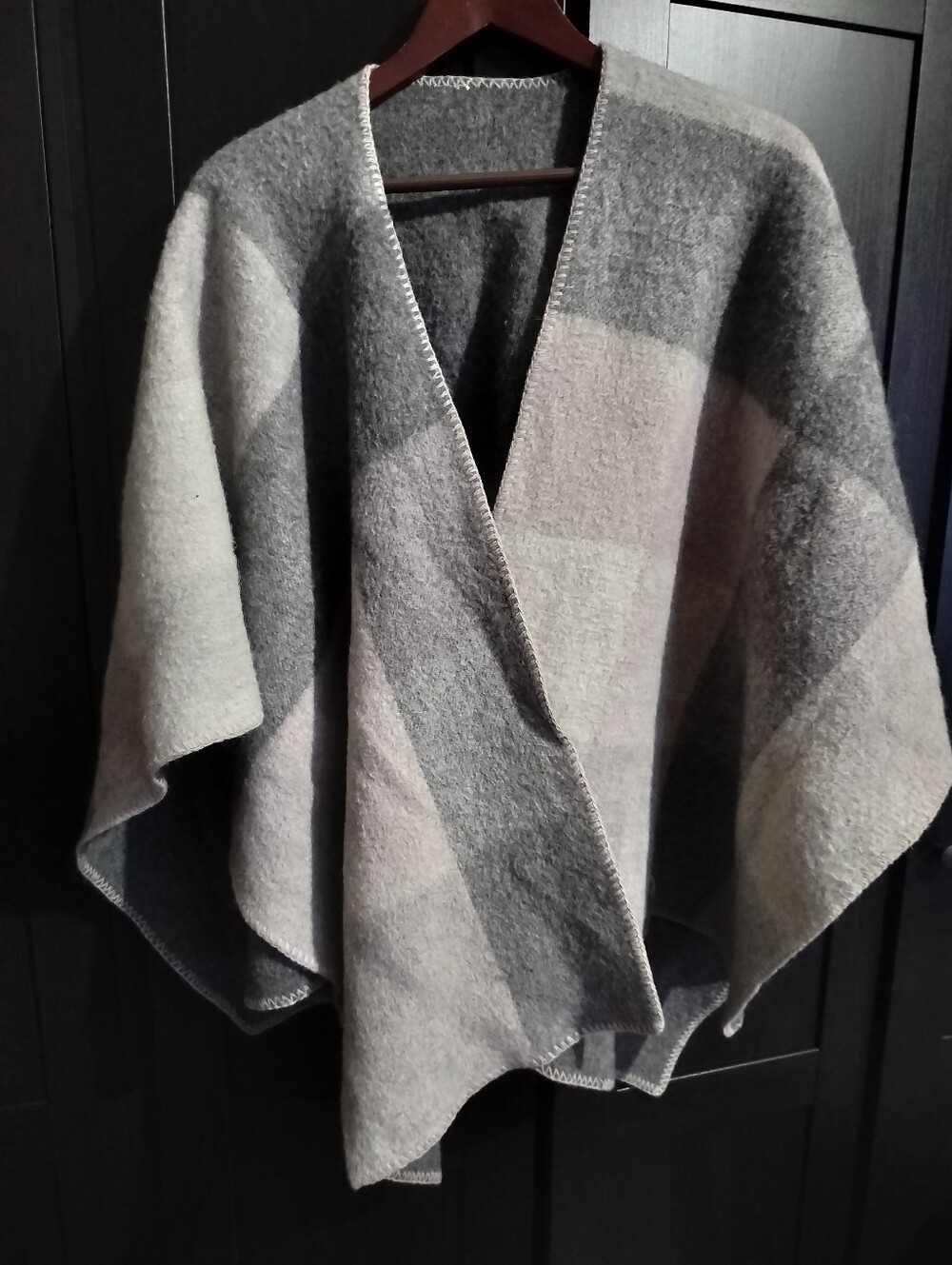 Pendleton Wool Cozy Gray & Cream Plaid Pancho Scarf Wrap Cape One Size